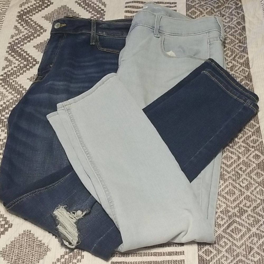 2 pairs of Jeans